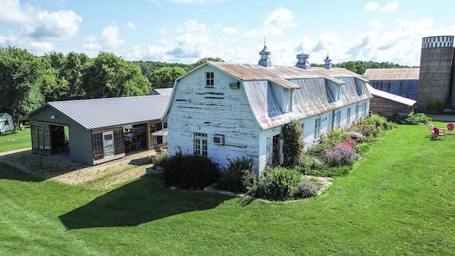 back of house featuring a yard