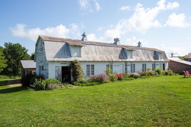 back of house featuring a lawn