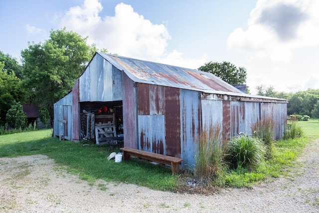 view of outdoor structure with a lawn