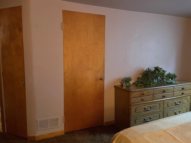 bedroom featuring carpet flooring, baseboards, and visible vents