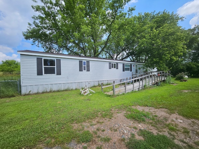 manufactured / mobile home with a front lawn