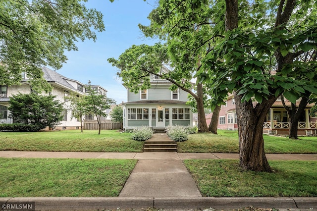 view of front of property with a front yard