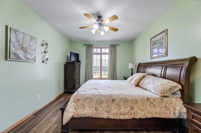 bedroom with dark wood-type flooring and ceiling fan