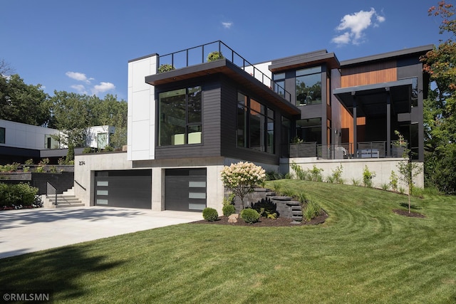 view of front facade featuring a front yard and a garage