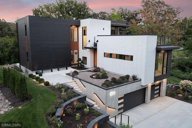 view of front facade with a garage