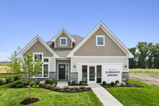 craftsman inspired home with a front yard