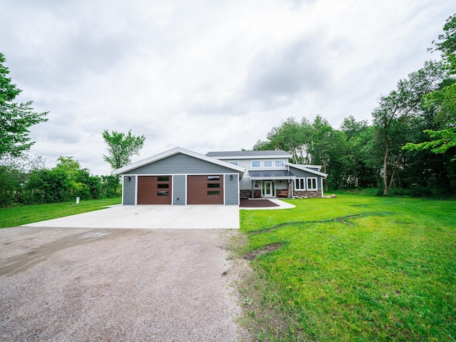 view of front of home featuring a front lawn