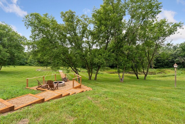 view of yard featuring an outdoor fire pit