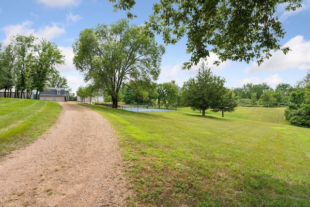 view of property's community featuring a lawn