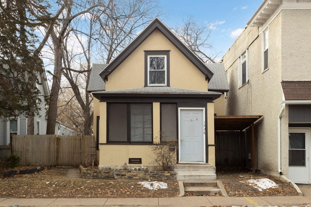 view of front facade featuring a carport