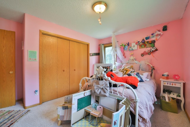 bedroom featuring a closet, light colored carpet, and a textured ceiling