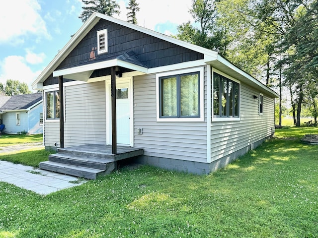 view of front of home with a front yard