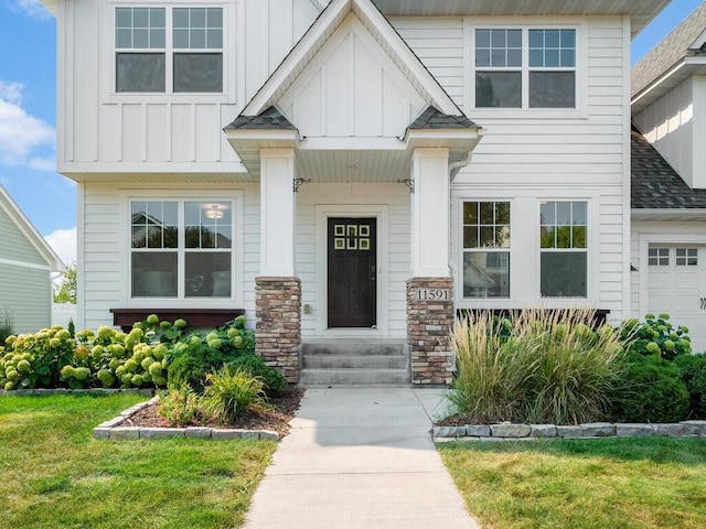 property entrance featuring a yard