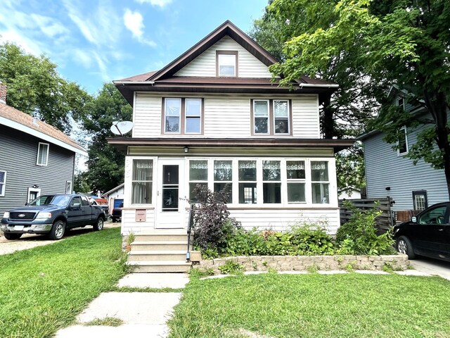 view of front of property with a front yard