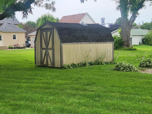 view of outbuilding featuring a yard