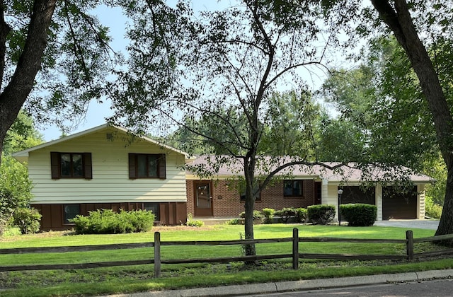 view of front of property featuring a garage and a front yard