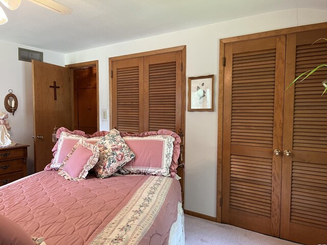 bedroom with ceiling fan and light carpet