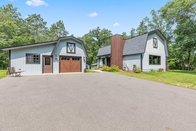 modern farmhouse featuring a front lawn