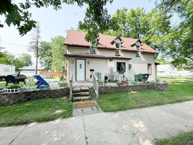 view of front of property with a front yard