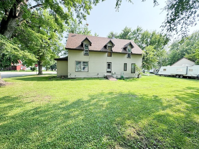 back of house featuring a lawn