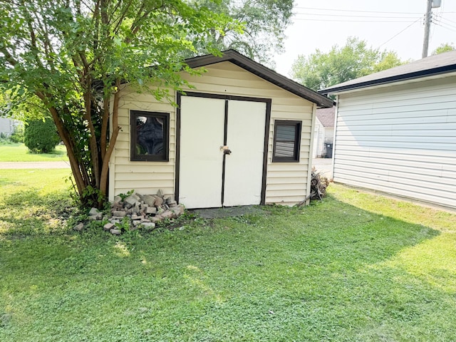 view of outdoor structure with a yard