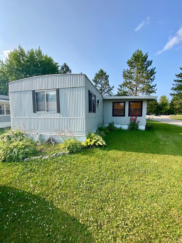 view of front of house with a front lawn