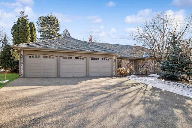 view of front facade featuring a garage