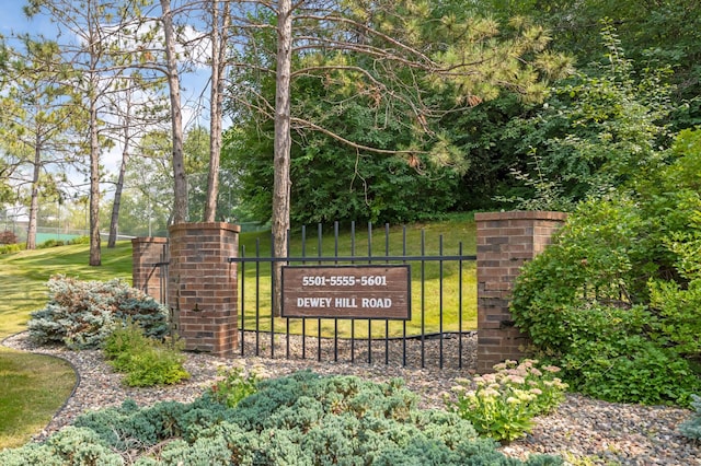 community / neighborhood sign with a lawn