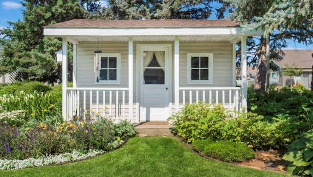 view of front of property featuring a porch