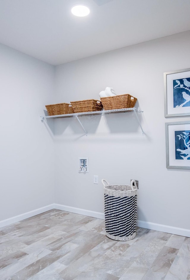 laundry area with washer hookup, laundry area, and baseboards