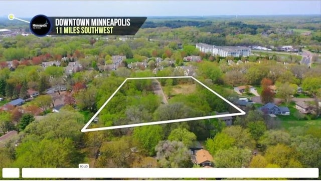 bird's eye view featuring a wooded view