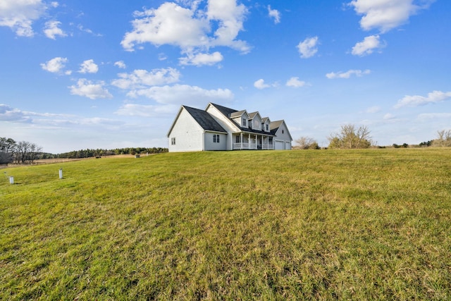 view of yard featuring a rural view