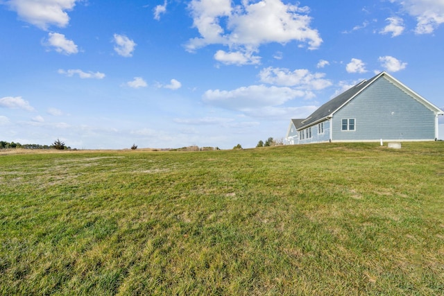 view of yard featuring a rural view