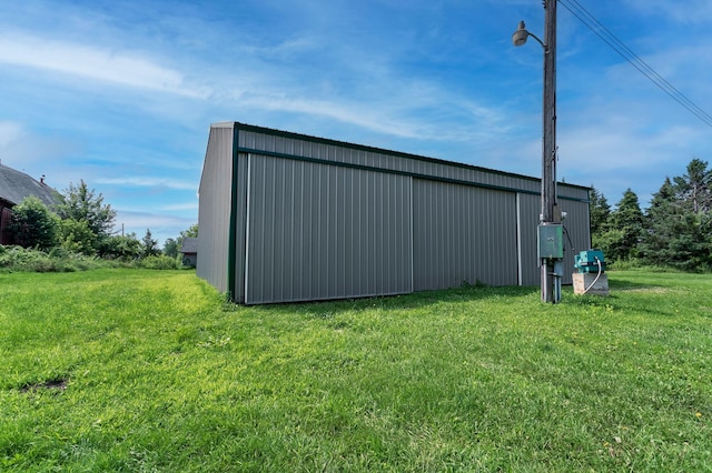 view of outdoor structure featuring a yard