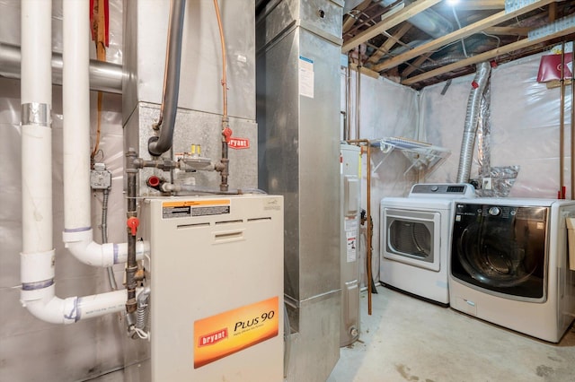 washroom featuring washing machine and clothes dryer