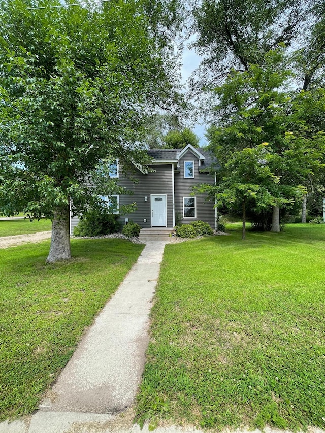 view of front of house featuring a front lawn