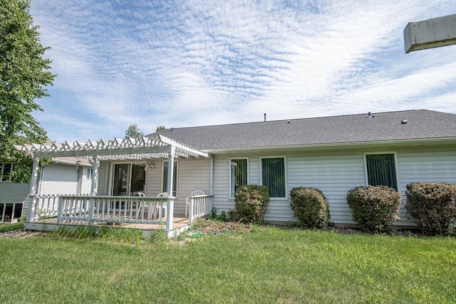 view of front facade featuring a pergola and a front yard