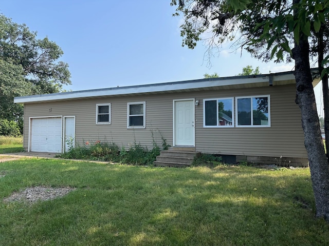 view of front facade featuring a garage and a front yard