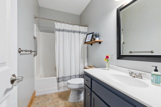 full bathroom with shower / bath combination with curtain, vanity, and toilet