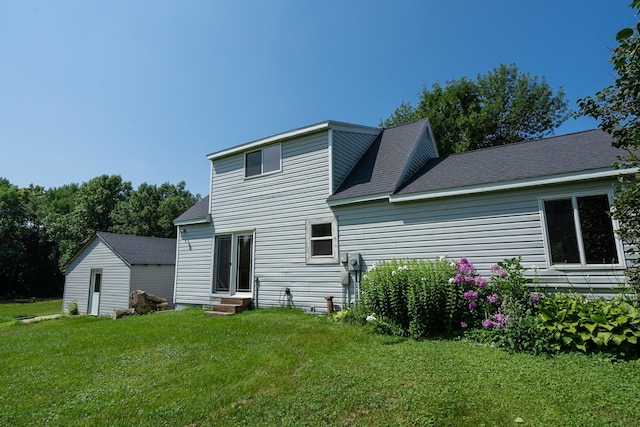 rear view of house featuring a yard