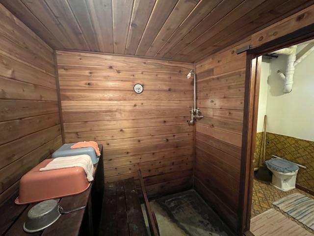 view of sauna / steam room