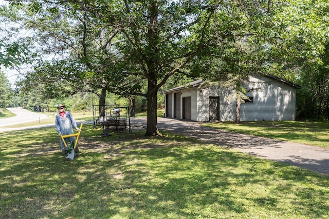 view of yard with a garage and an outdoor structure