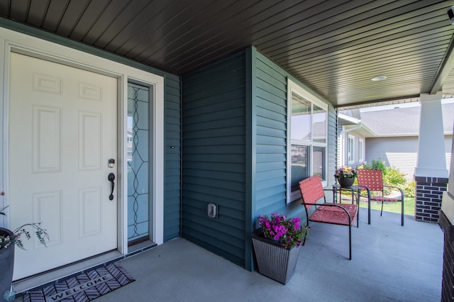 entrance to property featuring covered porch