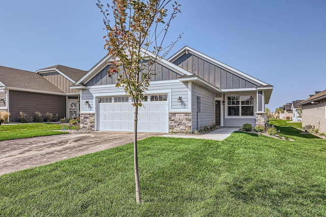 craftsman-style house with a garage and a front yard