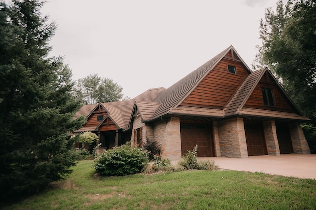 view of front of house featuring a garage and a front lawn