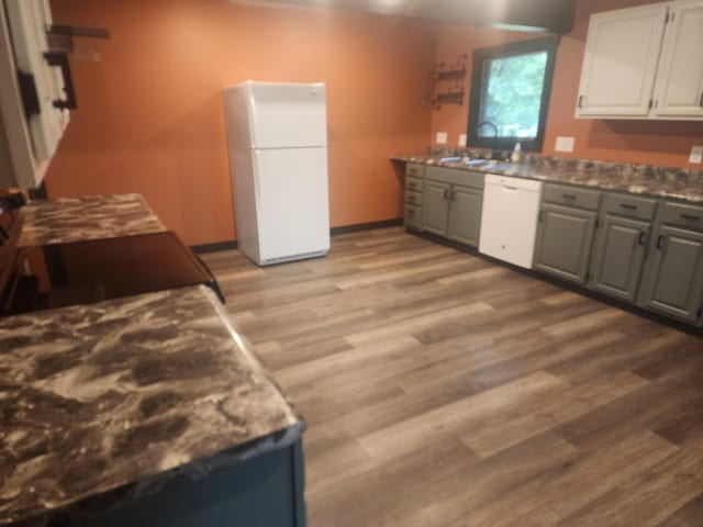 kitchen featuring white appliances, sink, light hardwood / wood-style flooring, gray cabinets, and white cabinetry