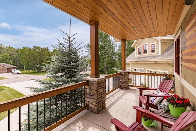 balcony featuring covered porch