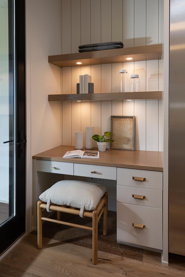 office area featuring dark hardwood / wood-style flooring