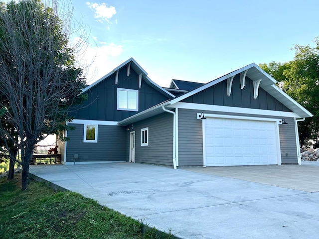 view of front of house featuring a garage