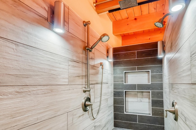 bathroom featuring tiled shower